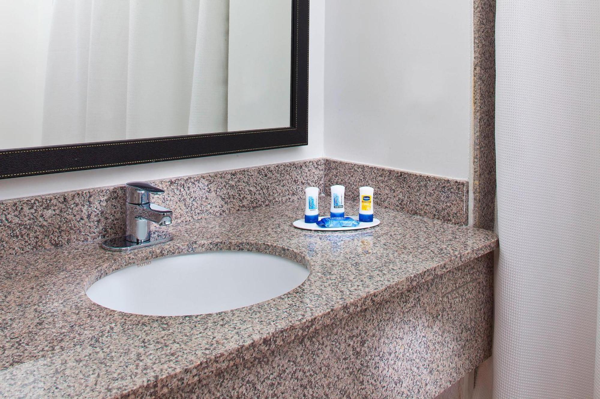Fairfield Inn & Suites Houston Hobby Airport Eksteriør billede